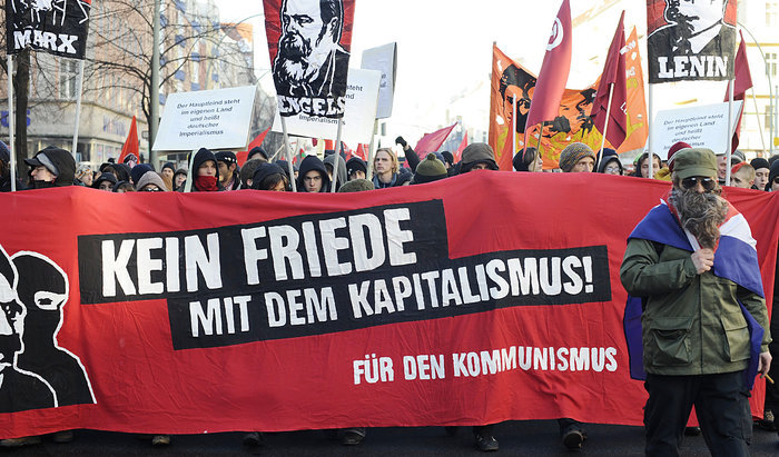 Allj&auml;hrlich ein Treffen von Linken aus dem ganzen Land: die Liebknecht-Luxemburg-Demo in Berlin, hier Anfang 2009 Foto: Klaus-Dietmar Gabbert/dpa-Bildfunk