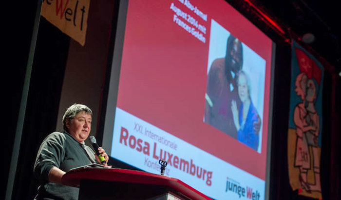 Tradition jeder Rosa-Luxemburg-Konferenz: Gru&szlig;wort von Mumia Abu-Jamal aus dem Gef&auml;ngnis. Foto: Christian-Ditsch.de