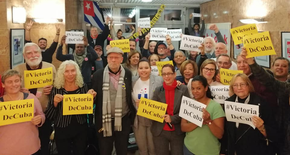 Freude &uuml;ber den Sieg Kubas am Donnerstag im Konsulat in Berlin. Foto: Embajada de Cuba