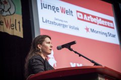Freja Wedenborg aus D&auml;nemark stellte die Zusammenarbeit von vier marxistischen Tageszeitungen aus Europa vor. Foto: Aage Christensen