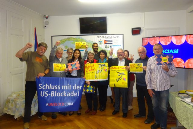 Public Viewing der Abstimmung am 7. November in der kubanischen Botschaft in Bern